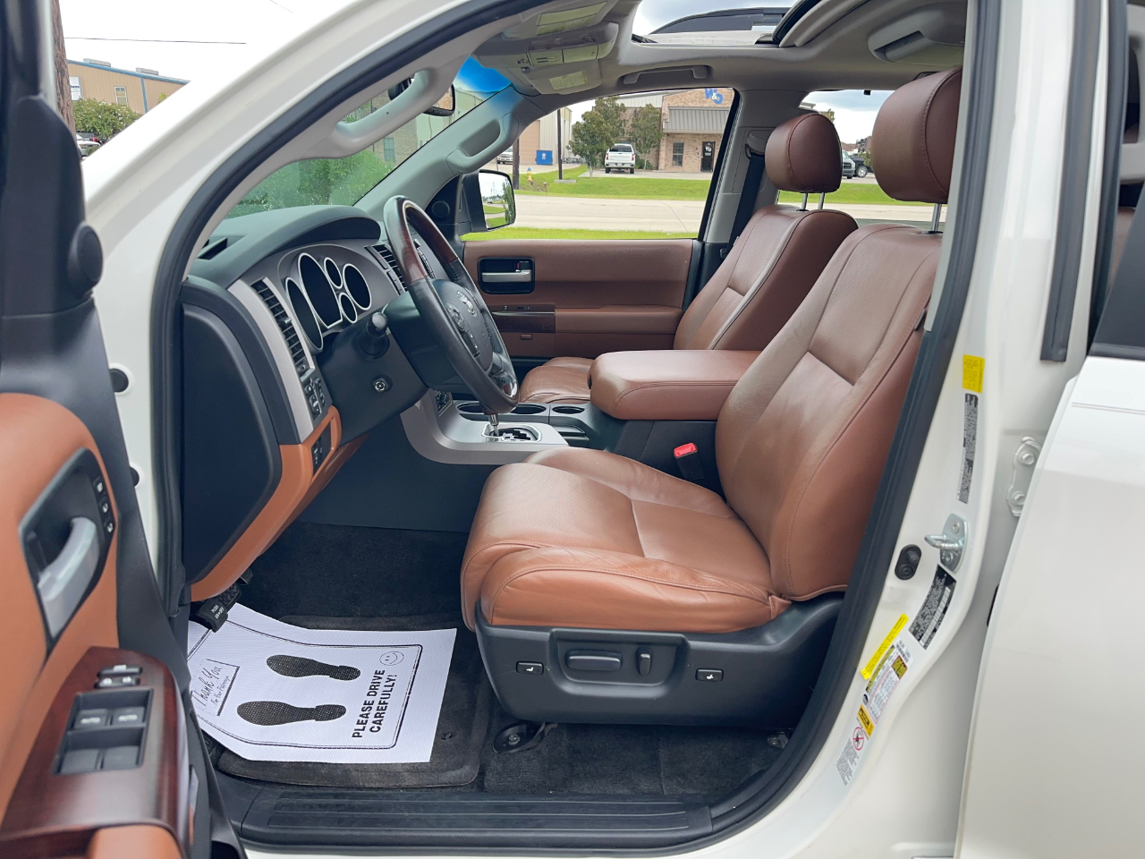Toyota Sequoia Plantium 2WD 2011