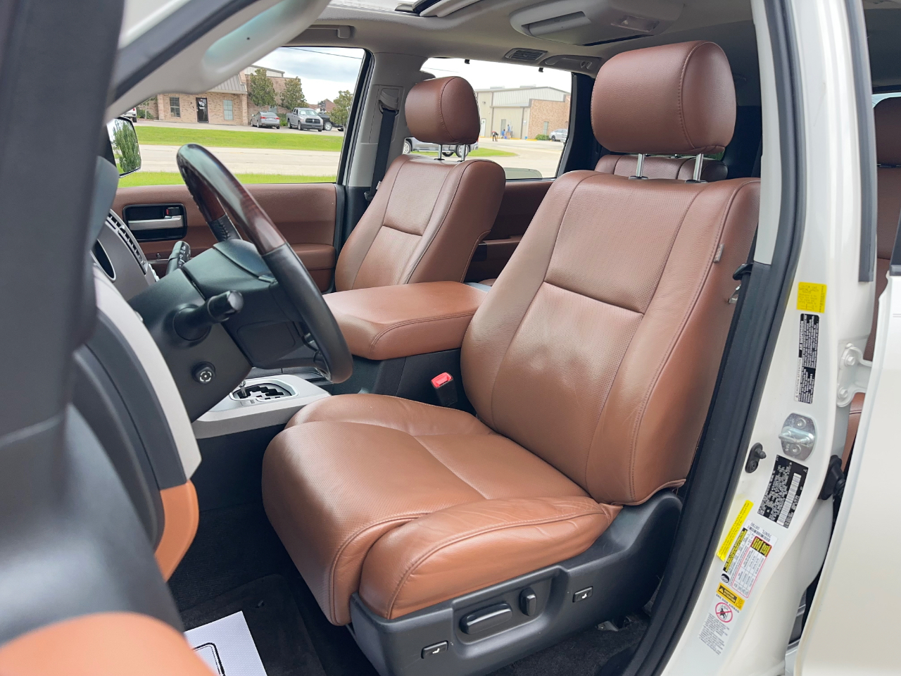 Toyota Sequoia Plantium 2WD 2011