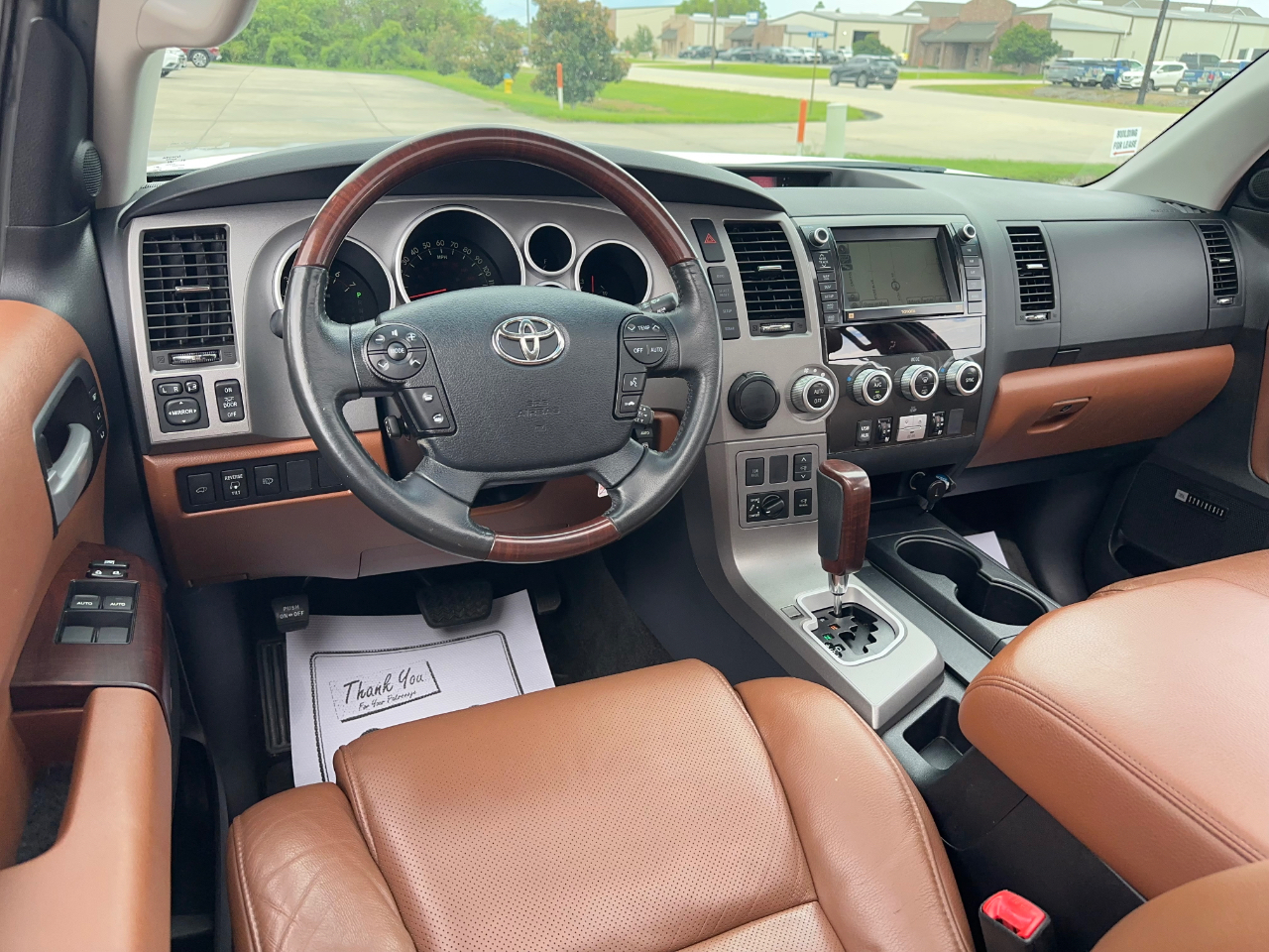 Toyota Sequoia Plantium 2WD 2011