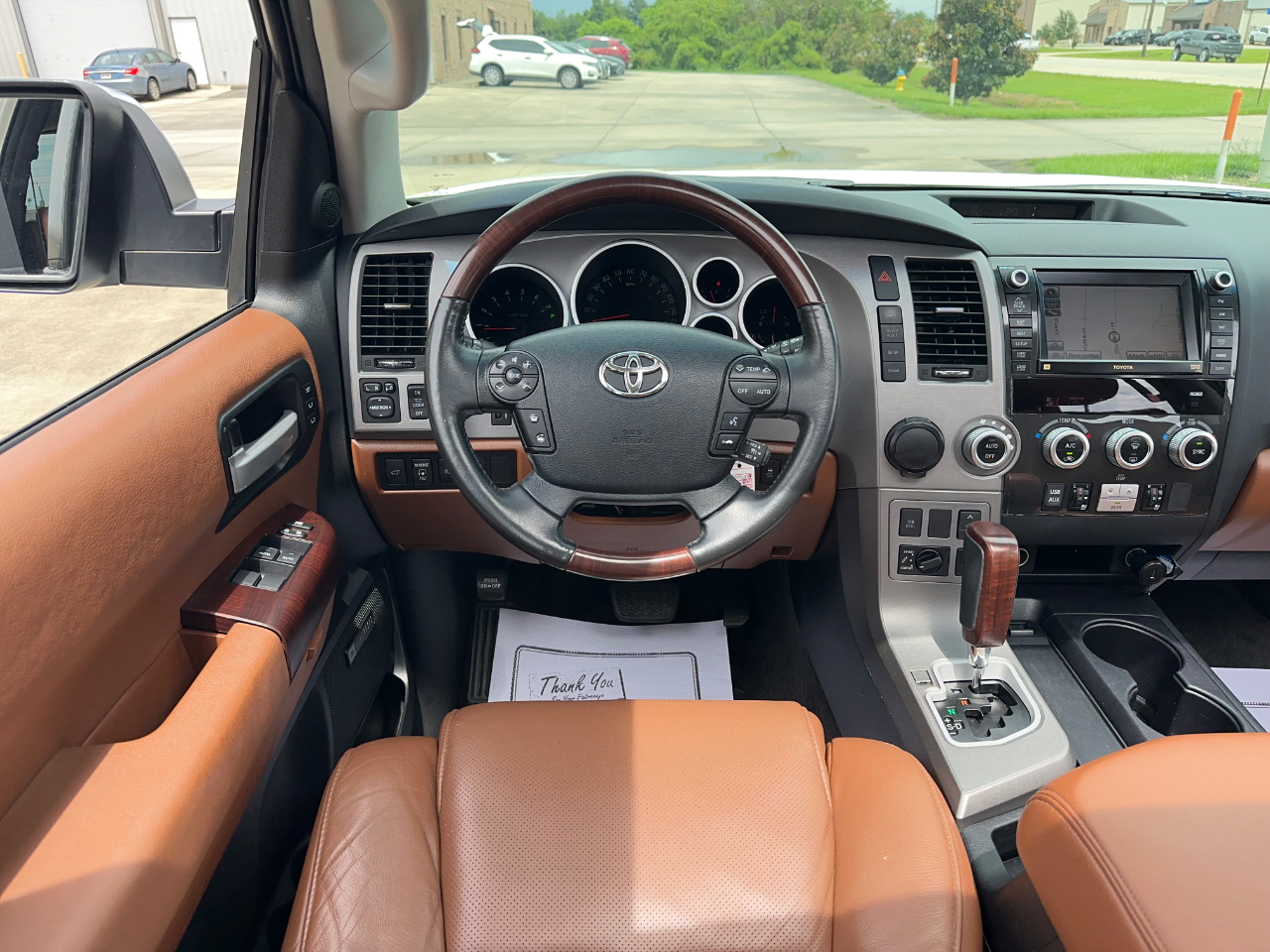 Toyota Sequoia Plantium 2WD 2011