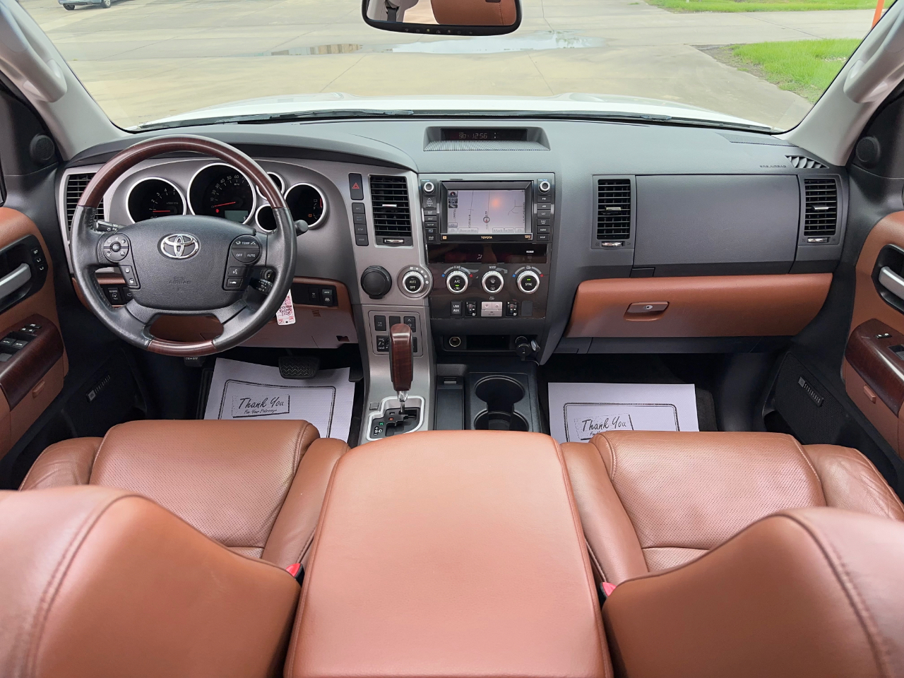Toyota Sequoia Plantium 2WD 2011