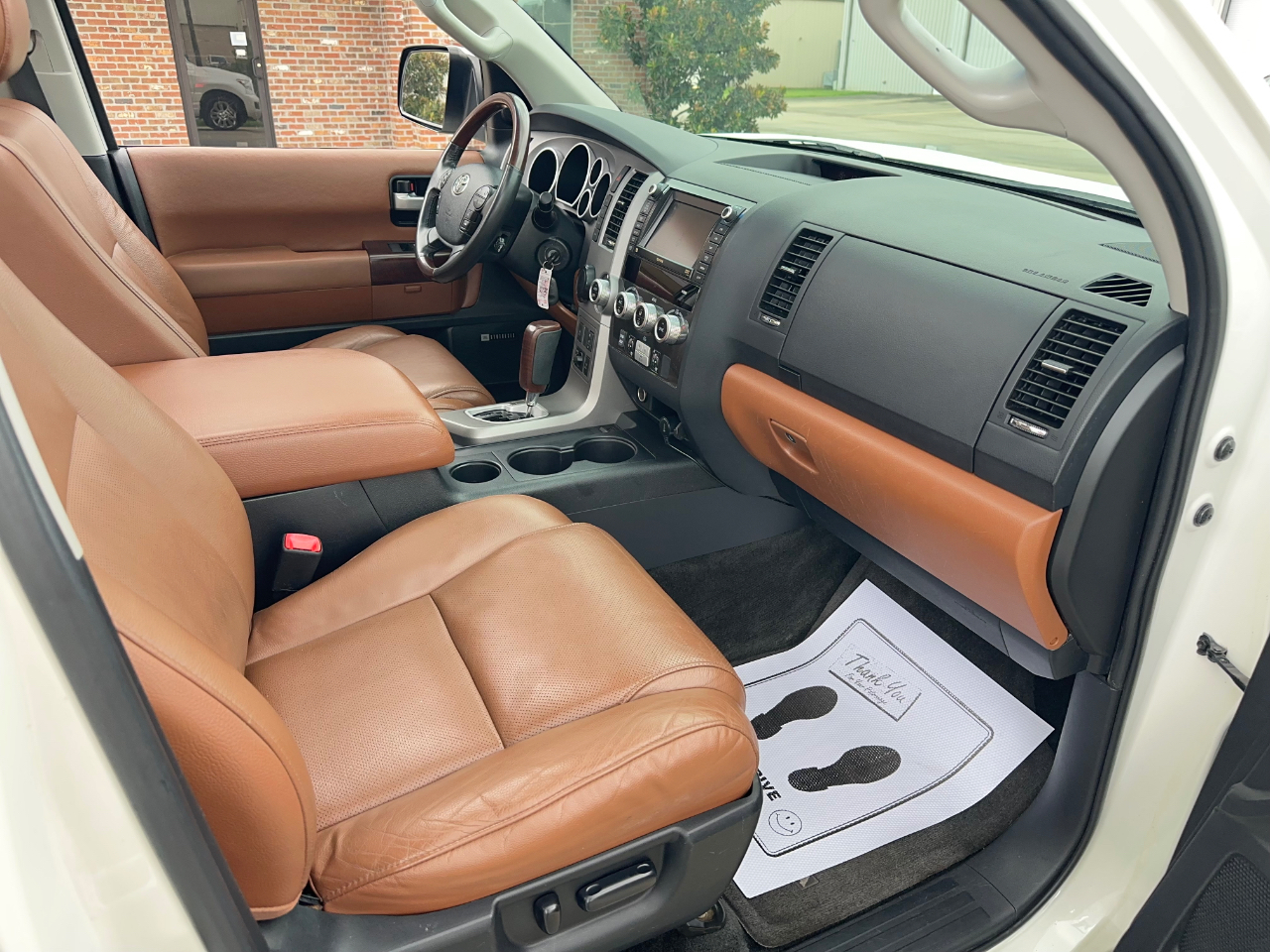 Toyota Sequoia Plantium 2WD 2011