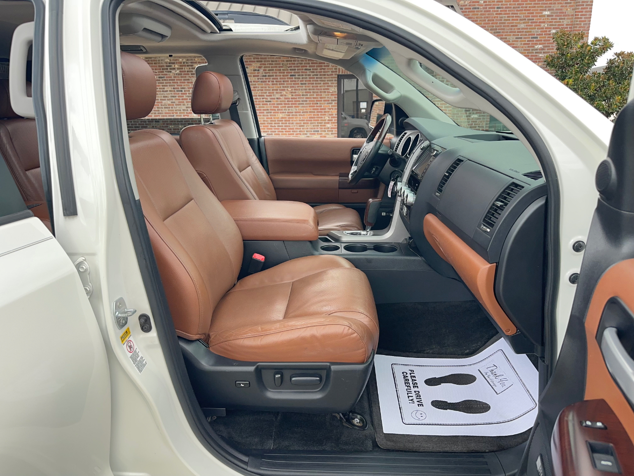 Toyota Sequoia Plantium 2WD 2011