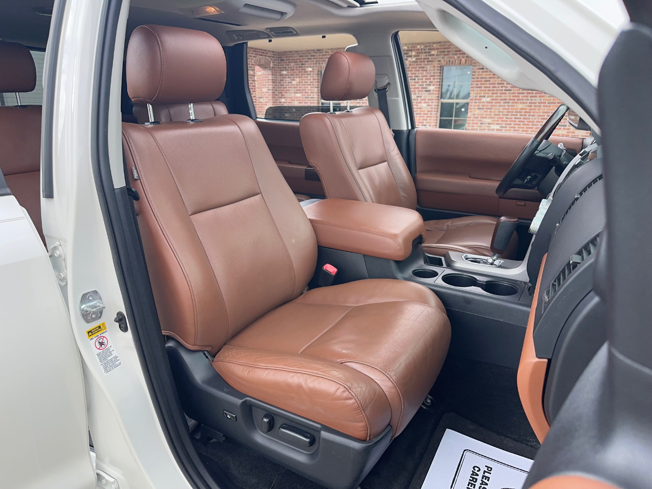 Toyota Sequoia Plantium 2WD 2011