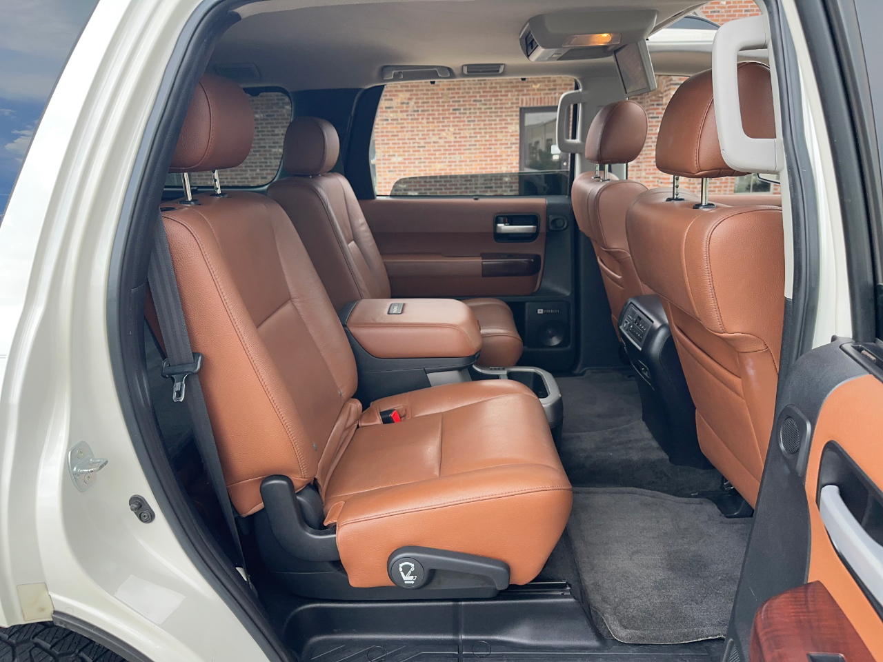 Toyota Sequoia Plantium 2WD 2011