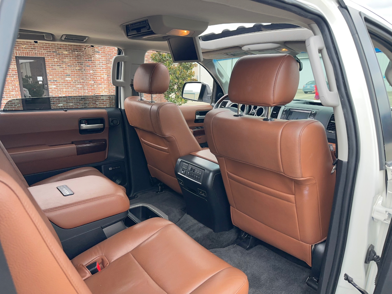Toyota Sequoia Plantium 2WD 2011