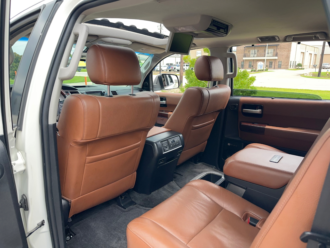 Toyota Sequoia Plantium 2WD 2011