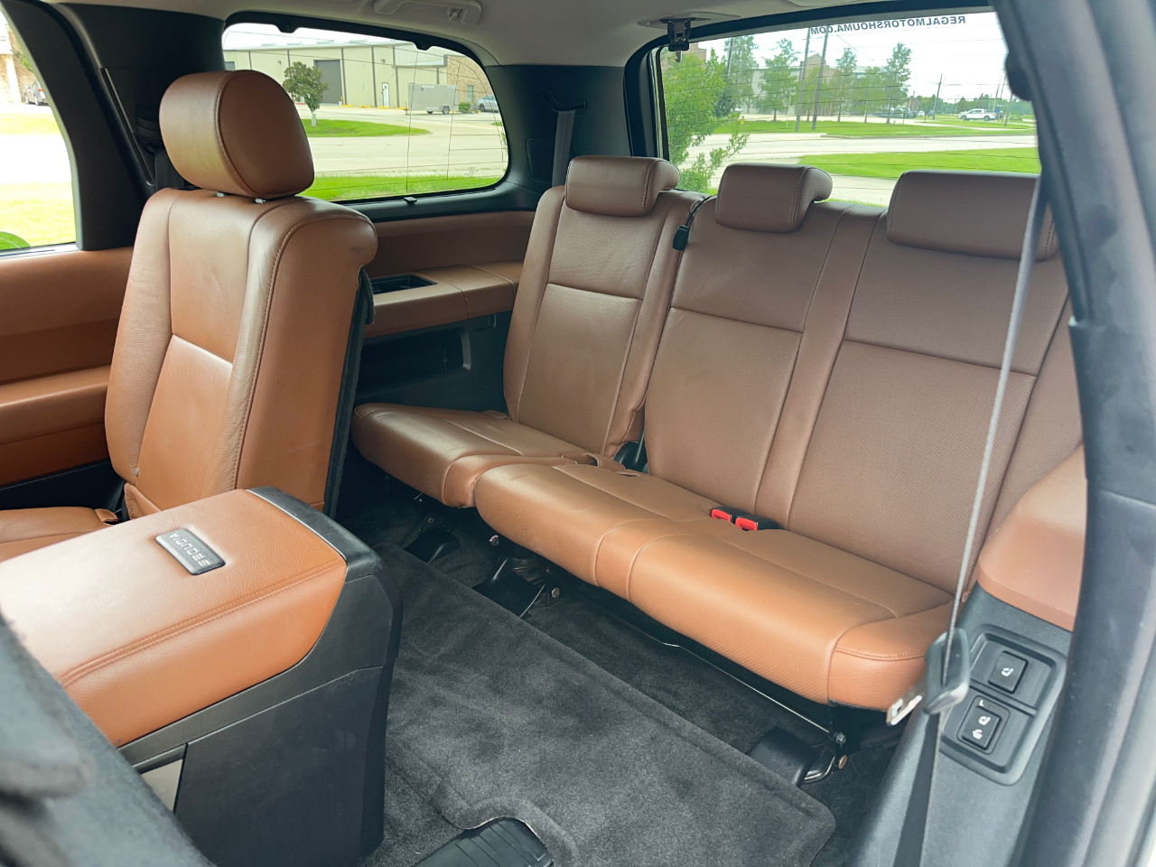 Toyota Sequoia Plantium 2WD 2011