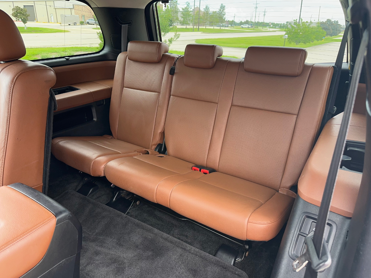 Toyota Sequoia Plantium 2WD 2011