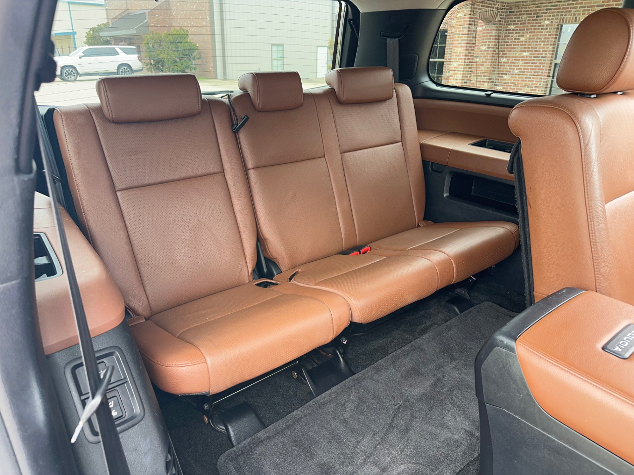 Toyota Sequoia Plantium 2WD 2011