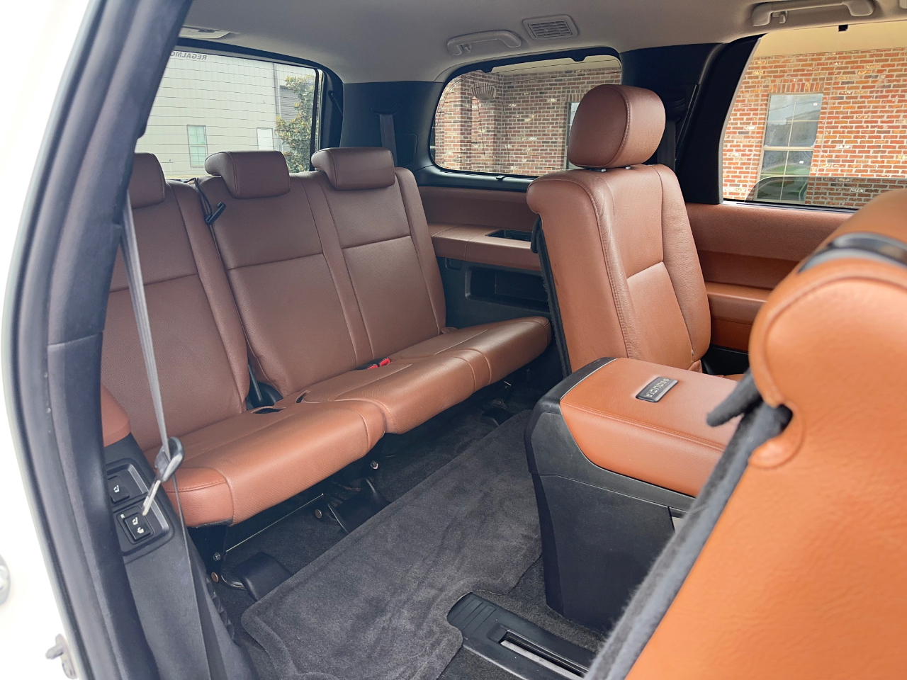 Toyota Sequoia Plantium 2WD 2011