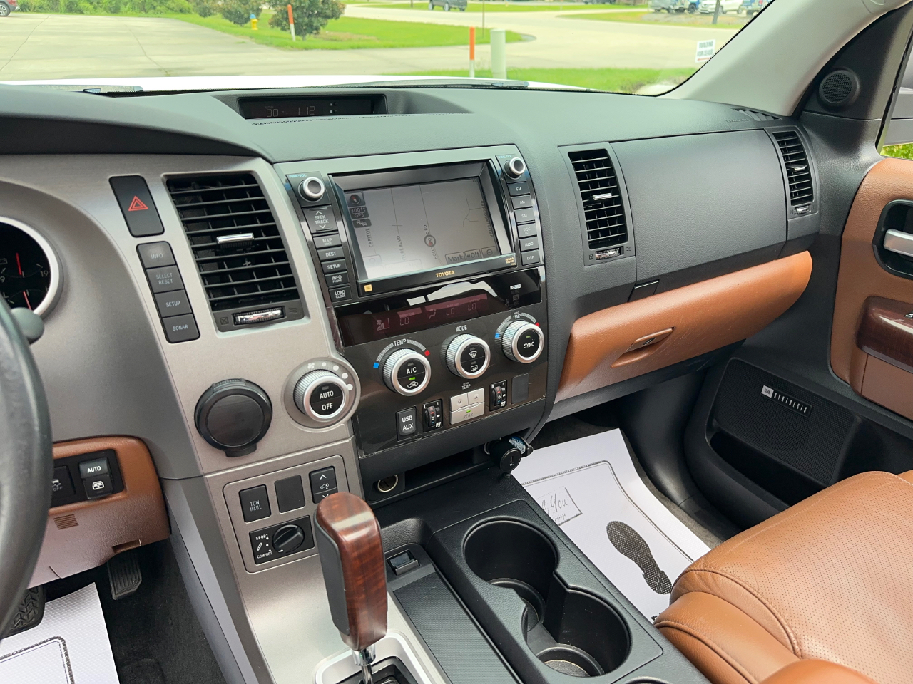 Toyota Sequoia Plantium 2WD 2011
