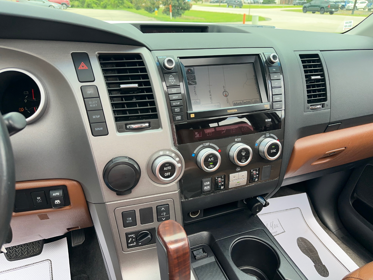 Toyota Sequoia Plantium 2WD 2011