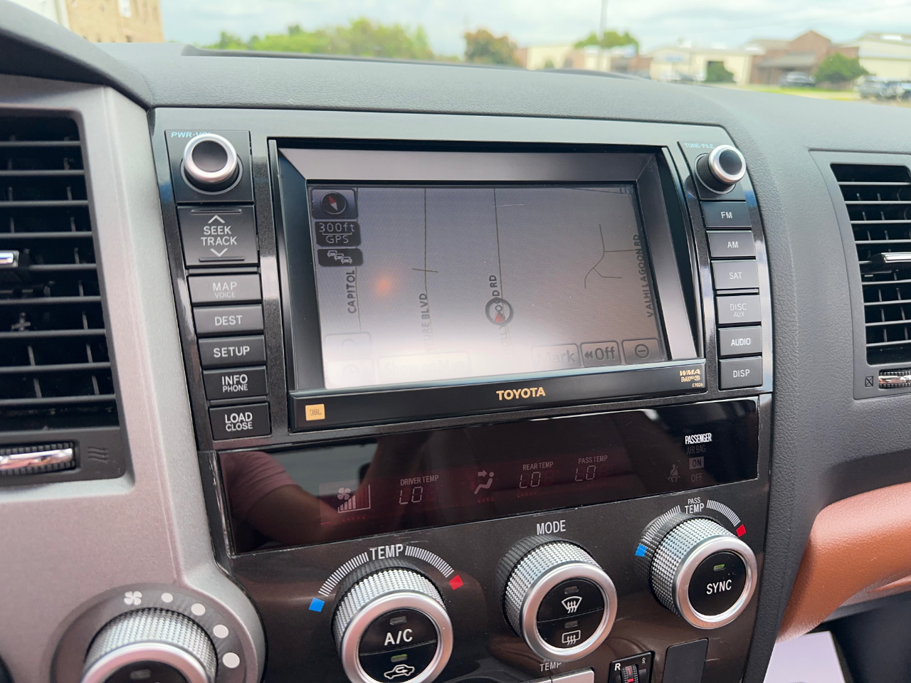 Toyota Sequoia Plantium 2WD 2011