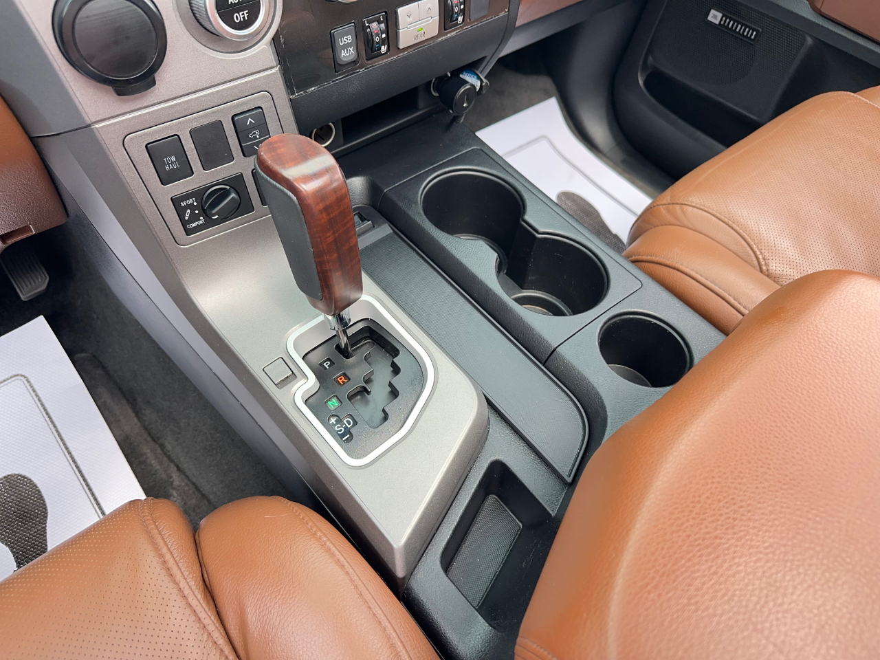 Toyota Sequoia Plantium 2WD 2011