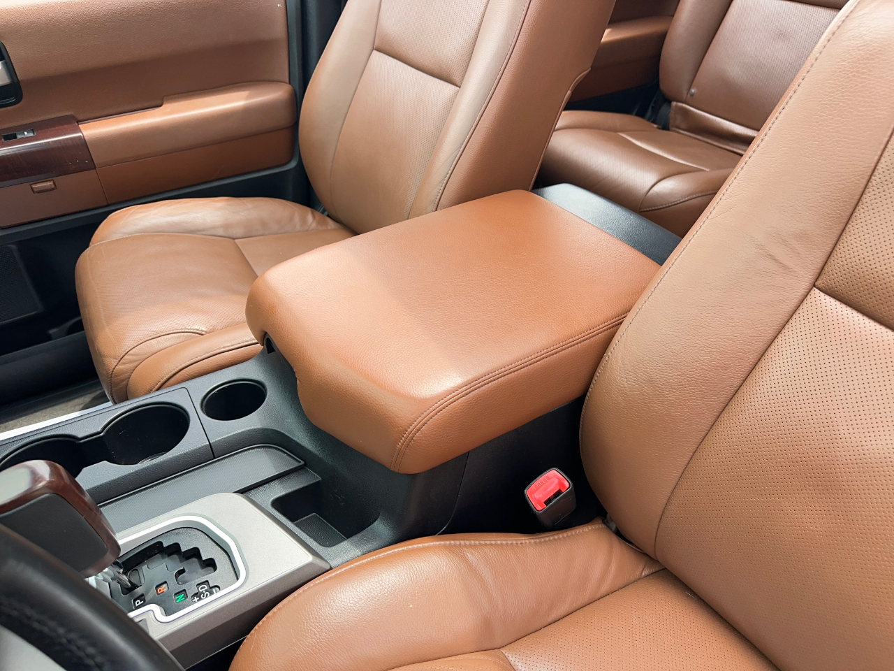 Toyota Sequoia Plantium 2WD 2011