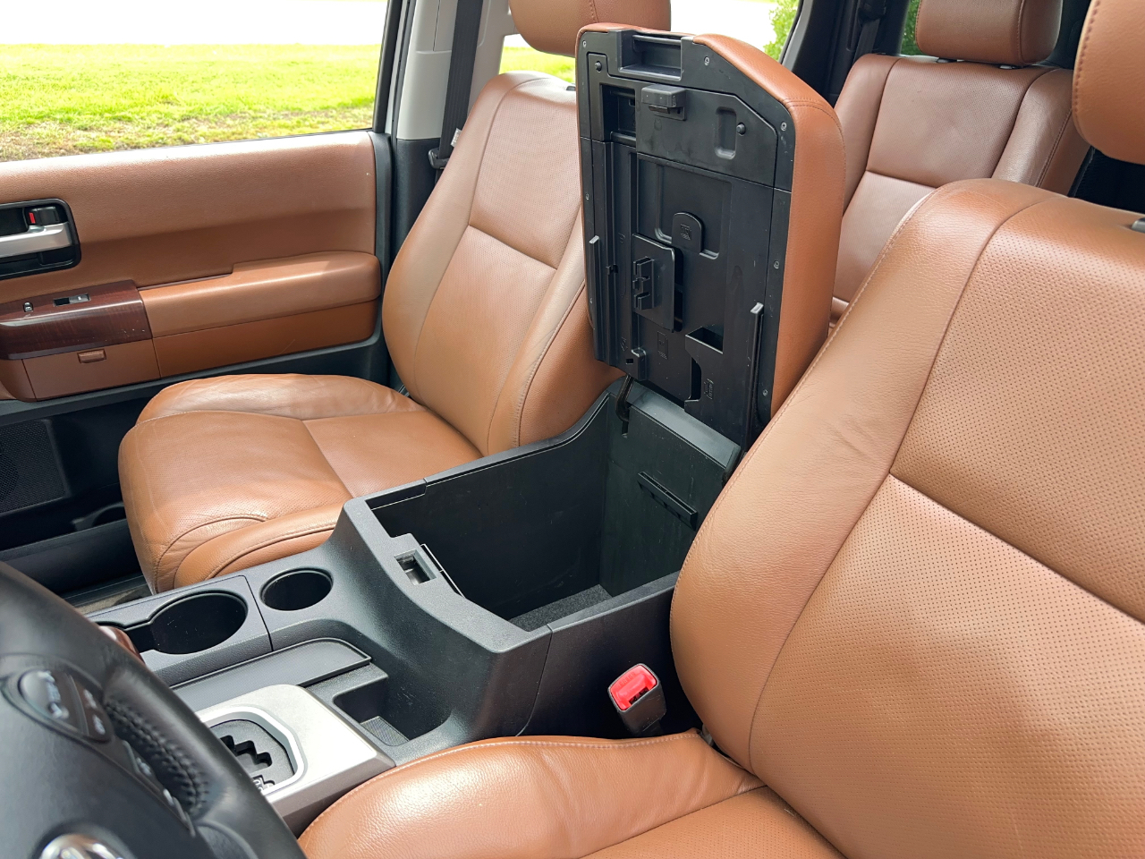 Toyota Sequoia Plantium 2WD 2011