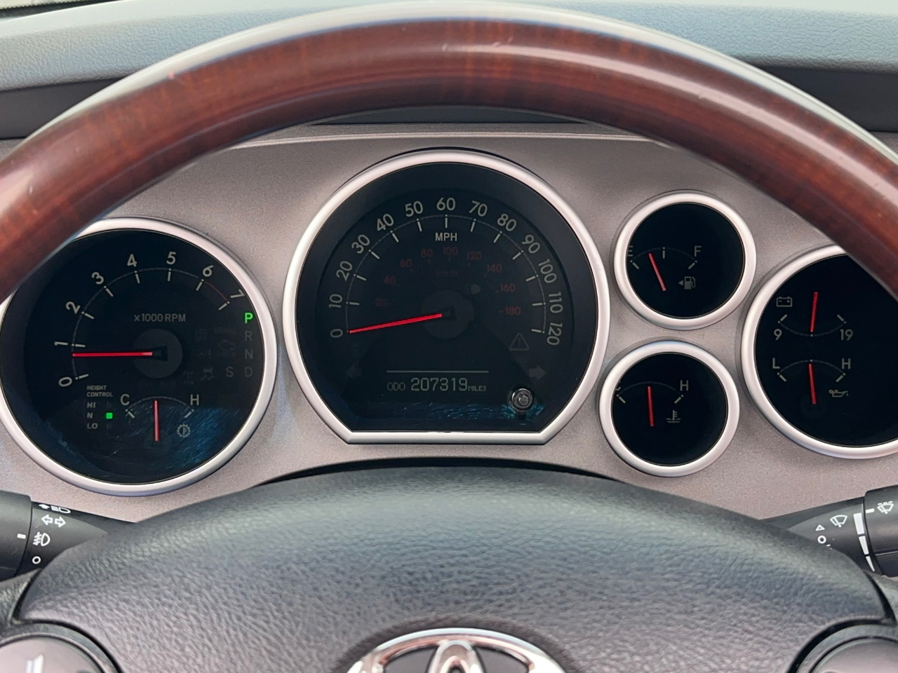 Toyota Sequoia Plantium 2WD 2011
