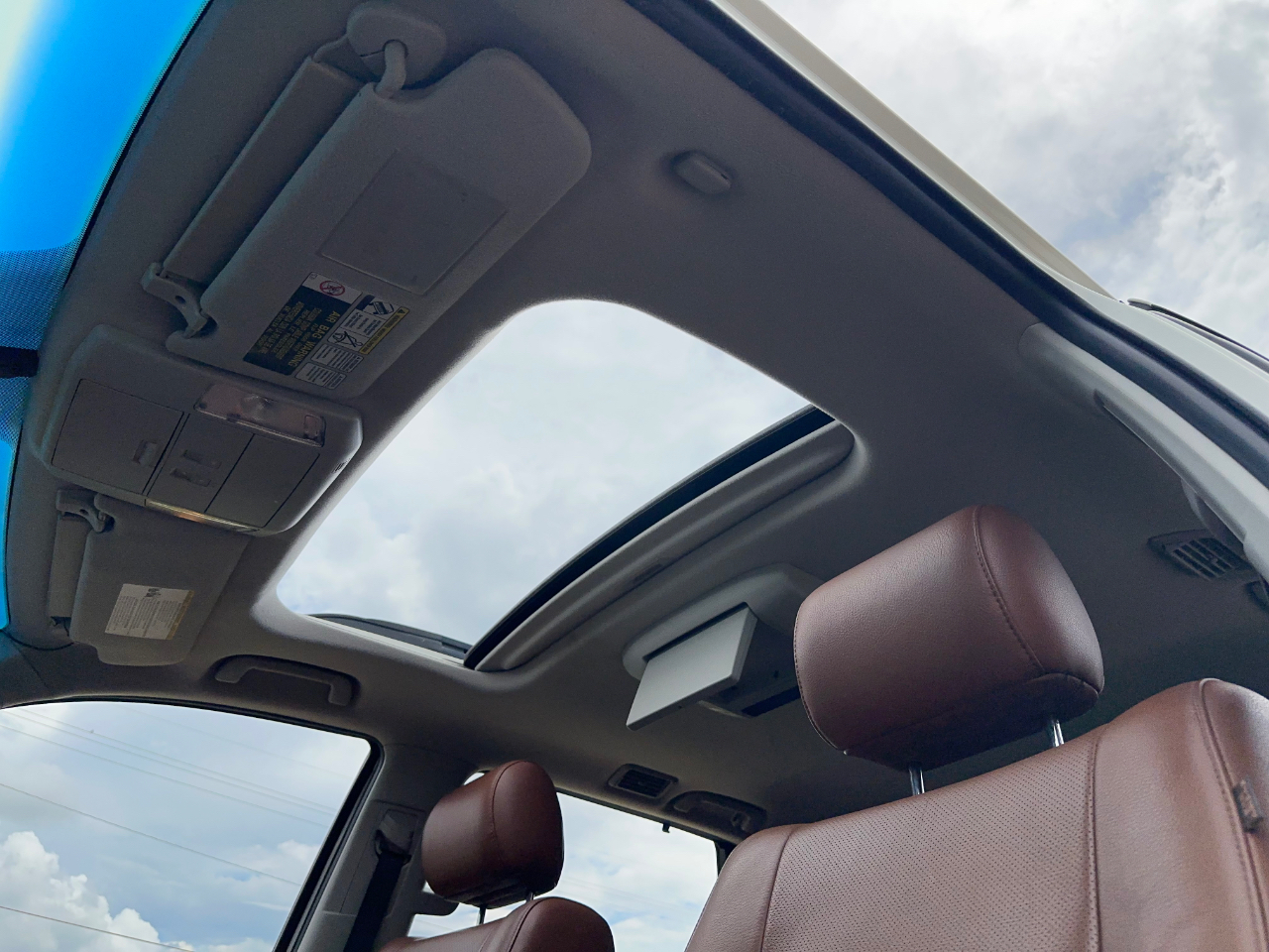 Toyota Sequoia Plantium 2WD 2011