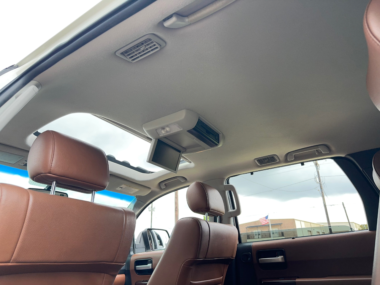 Toyota Sequoia Plantium 2WD 2011