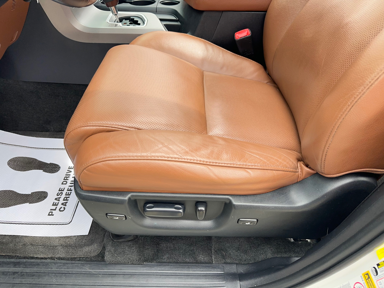 Toyota Sequoia Plantium 2WD 2011
