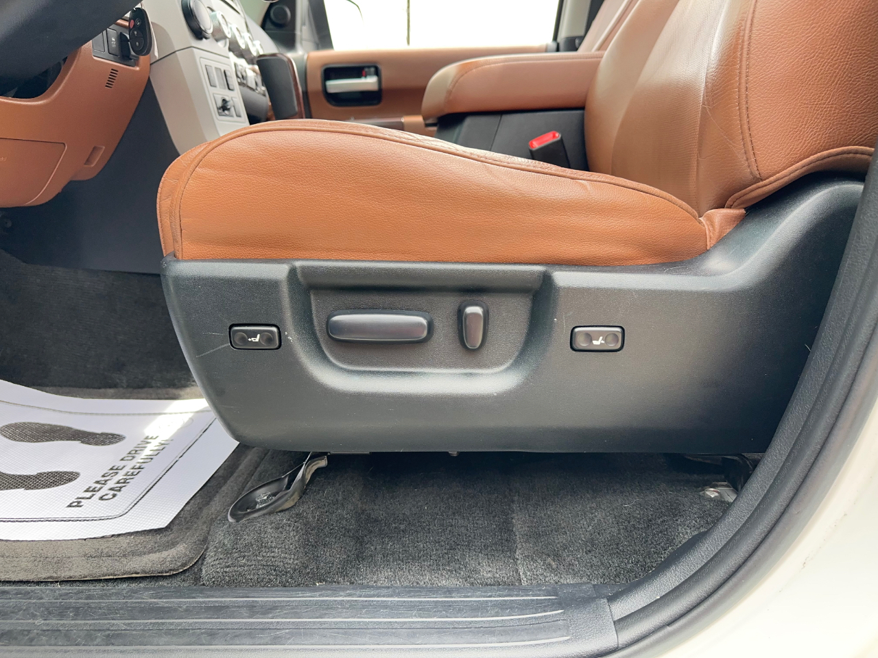 Toyota Sequoia Plantium 2WD 2011