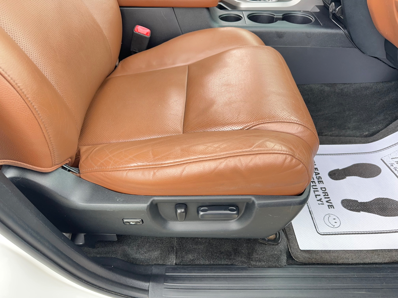 Toyota Sequoia Plantium 2WD 2011
