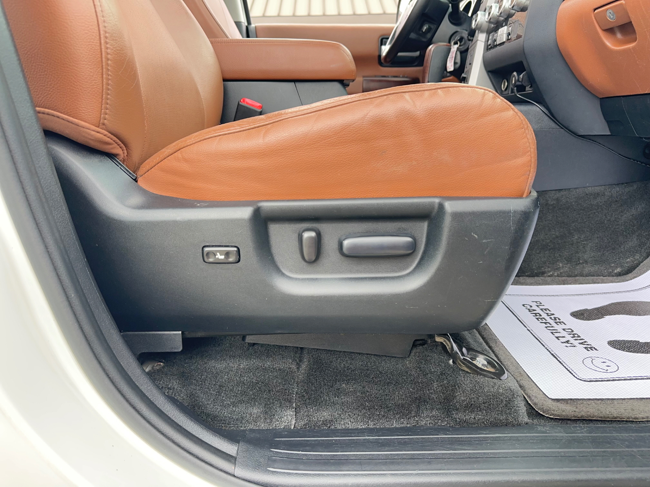 Toyota Sequoia Plantium 2WD 2011