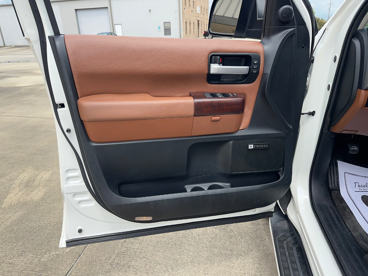 Toyota Sequoia Plantium 2WD 2011
