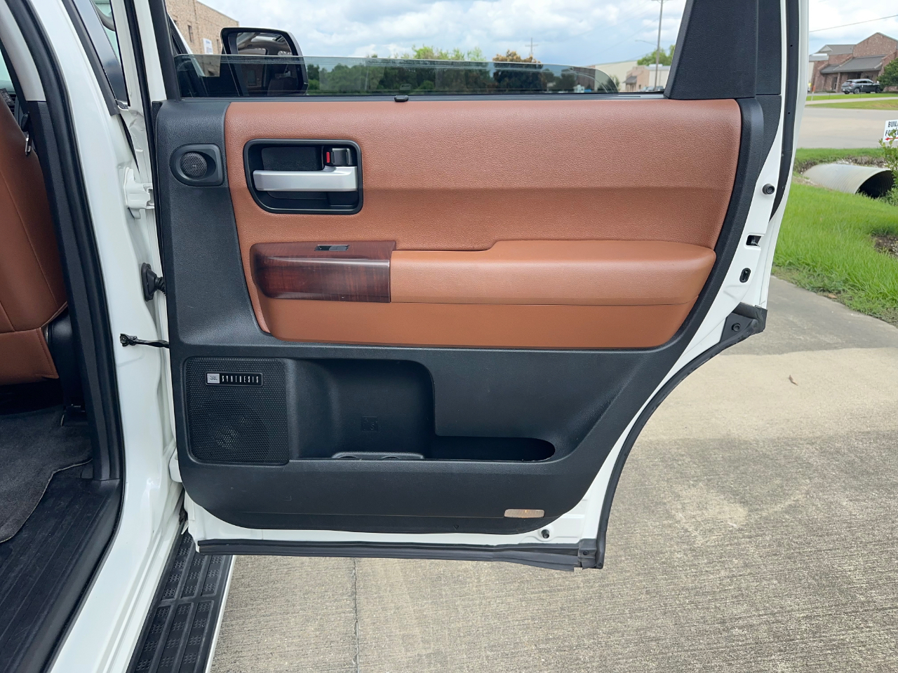 Toyota Sequoia Plantium 2WD 2011