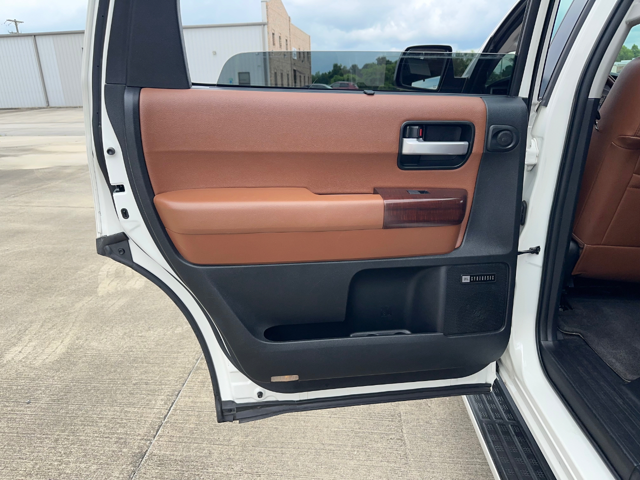 Toyota Sequoia Plantium 2WD 2011
