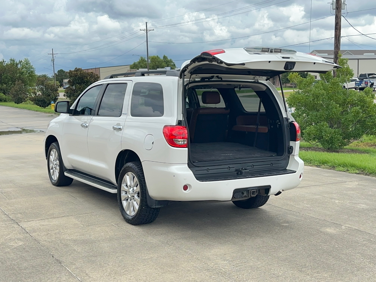 Toyota Sequoia Plantium 2WD 2011
