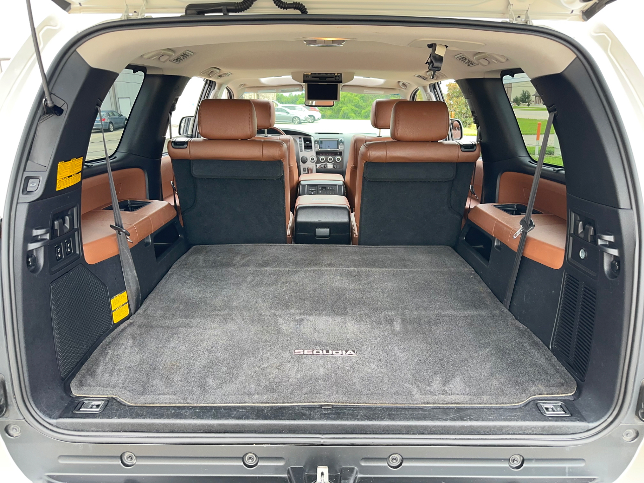 Toyota Sequoia Plantium 2WD 2011