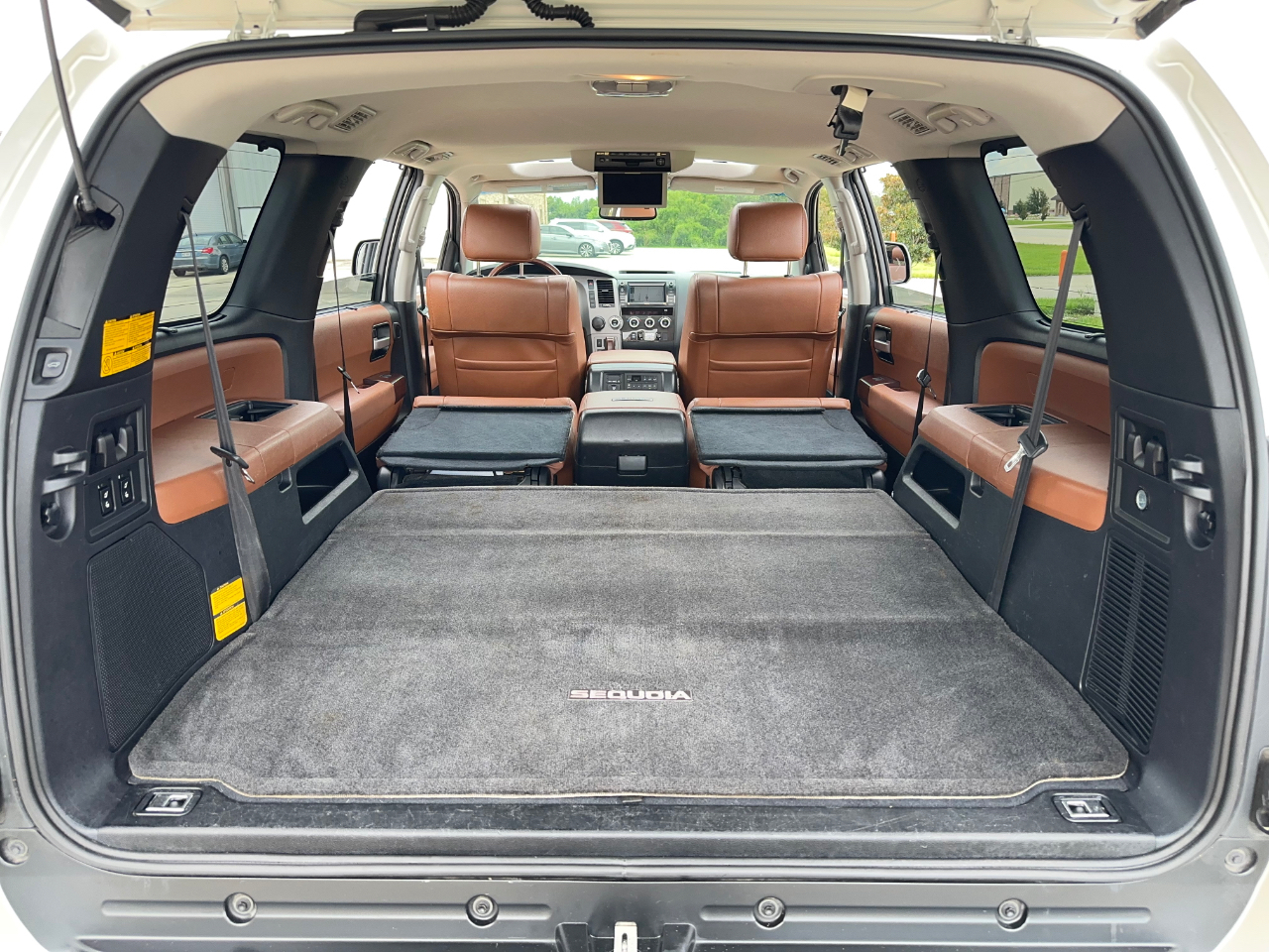 Toyota Sequoia Plantium 2WD 2011