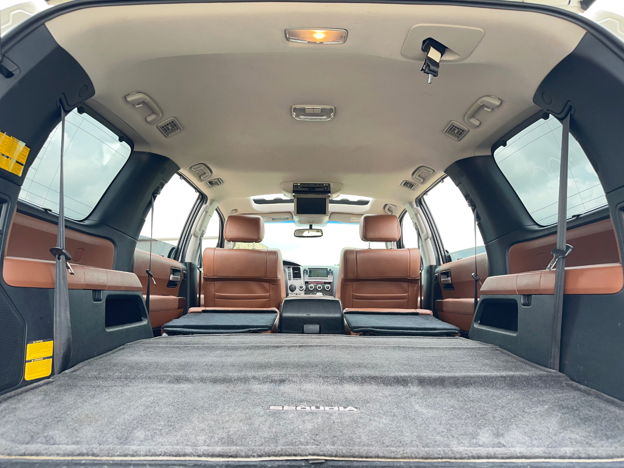 Toyota Sequoia Plantium 2WD 2011