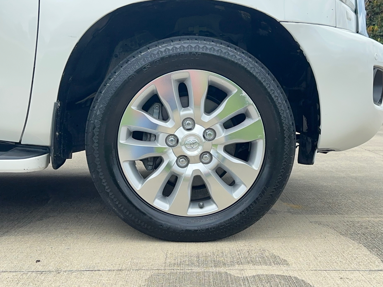 Toyota Sequoia Plantium 2WD 2011