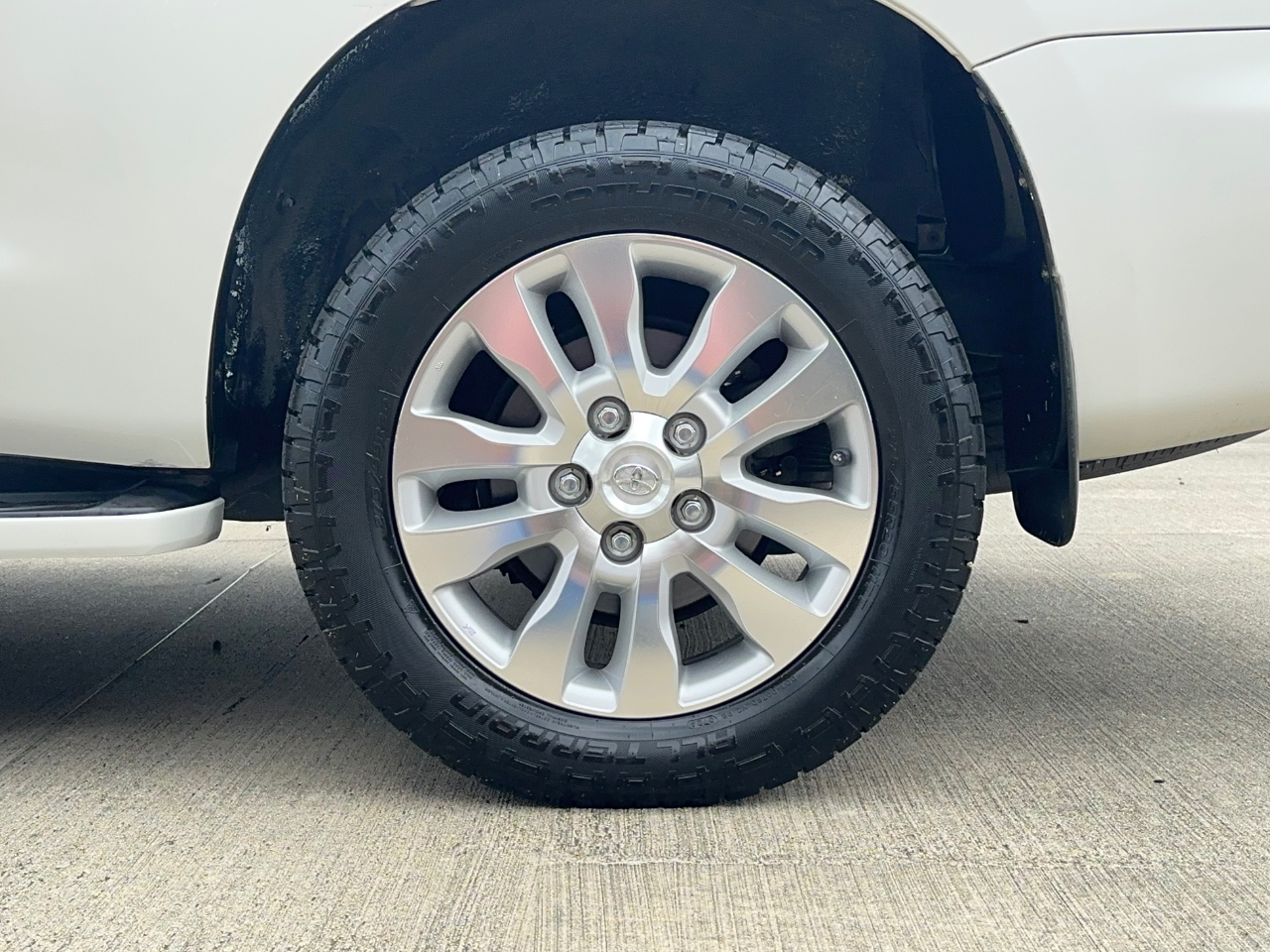 Toyota Sequoia Plantium 2WD 2011