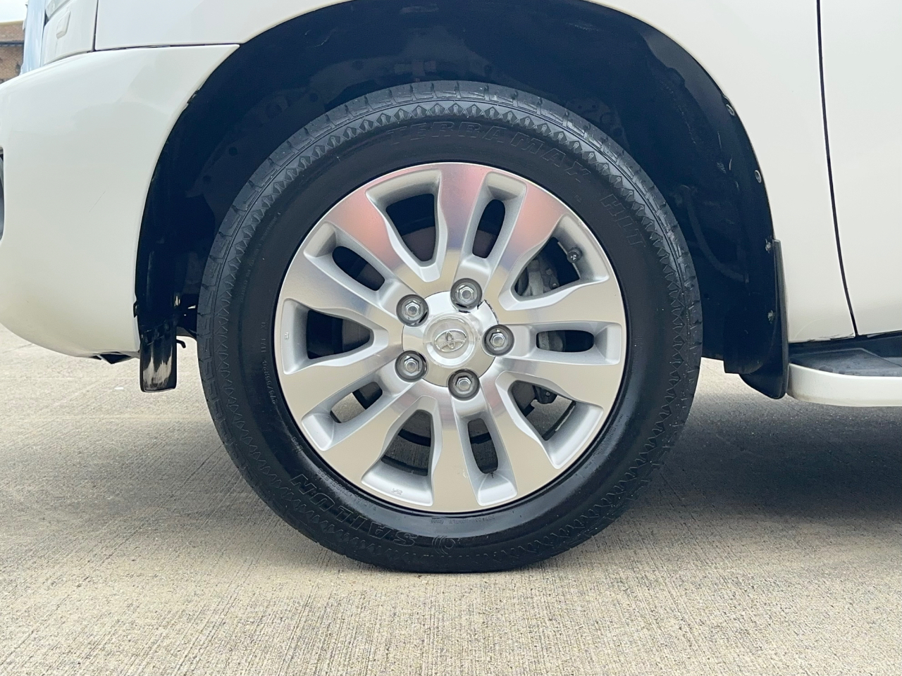 Toyota Sequoia Plantium 2WD 2011