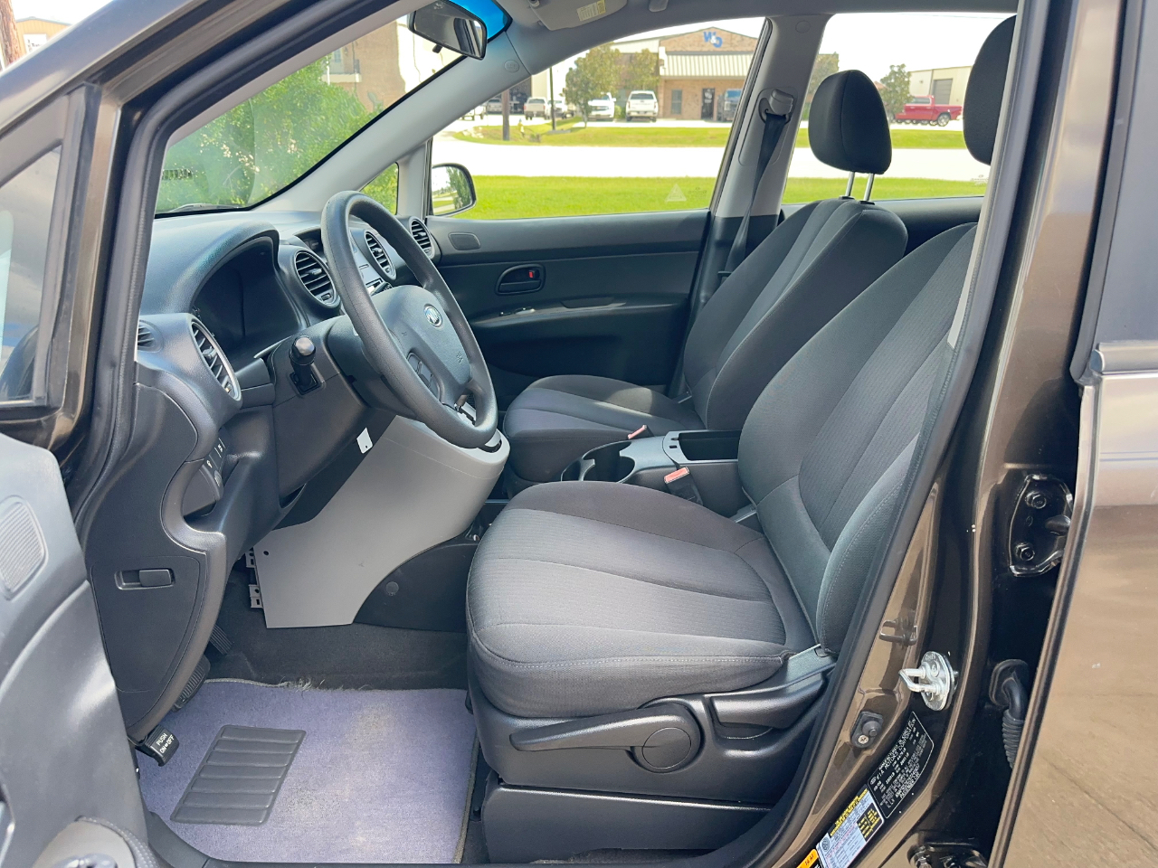 Kia Rondo LX 2009