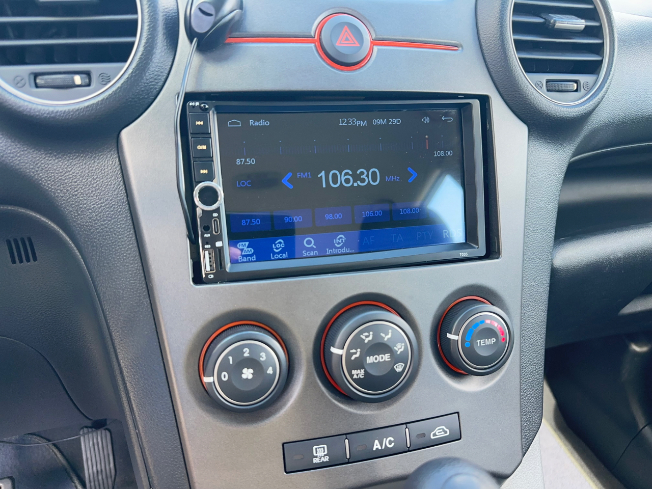 Kia Rondo LX 2009