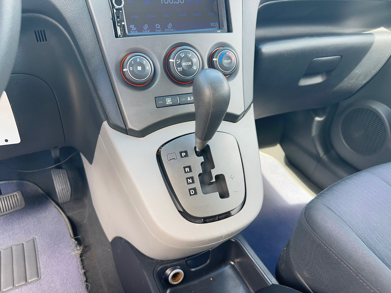 Kia Rondo LX 2009