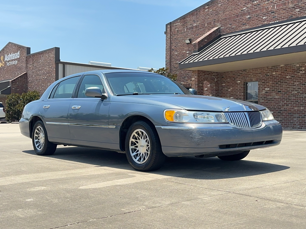 Lincoln Town Car Signature 2000