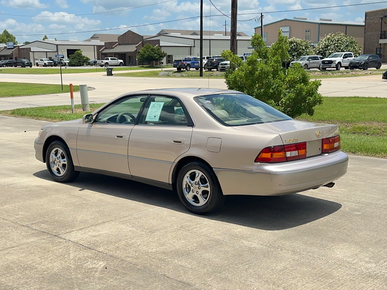 Lexus ES 300 Base 1999