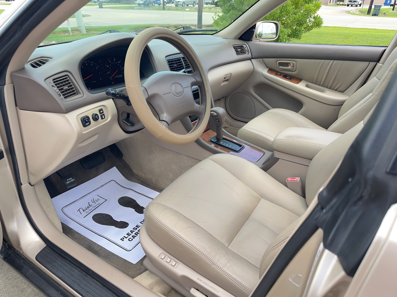 Lexus ES 300 Base 1999
