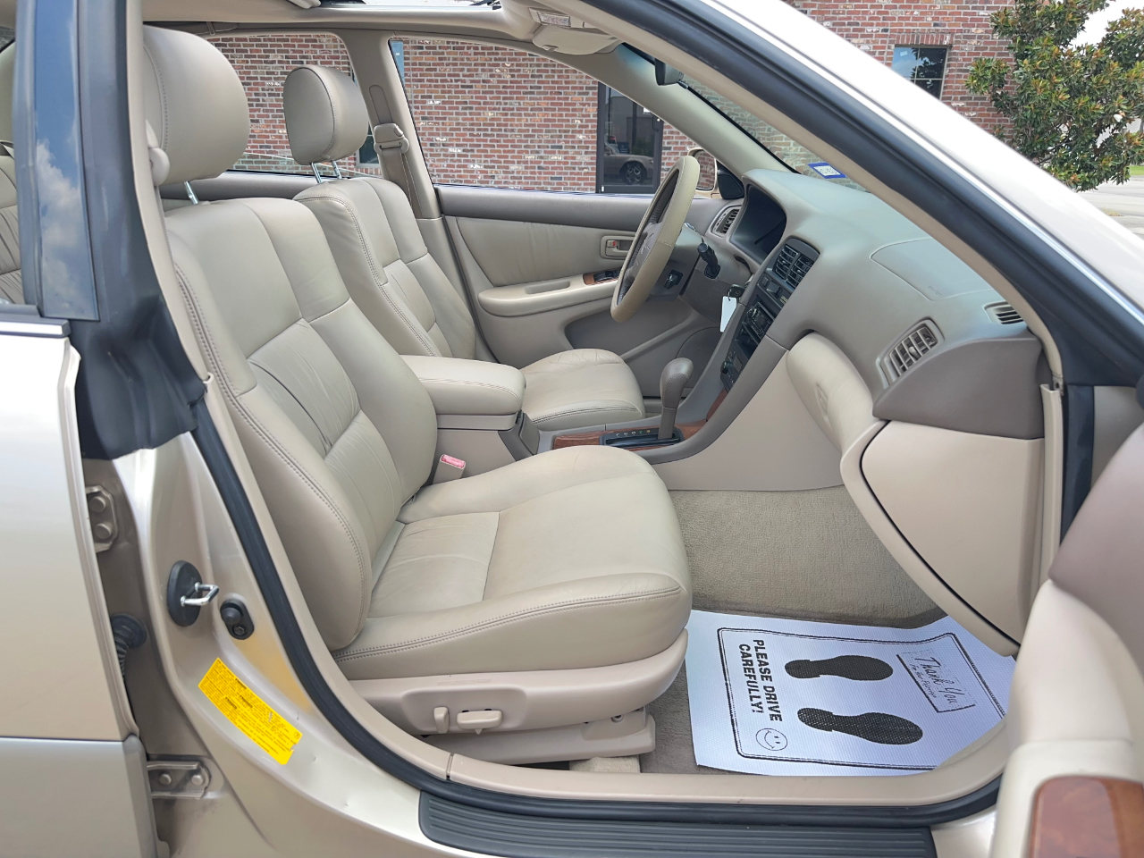Lexus ES 300 Base 1999