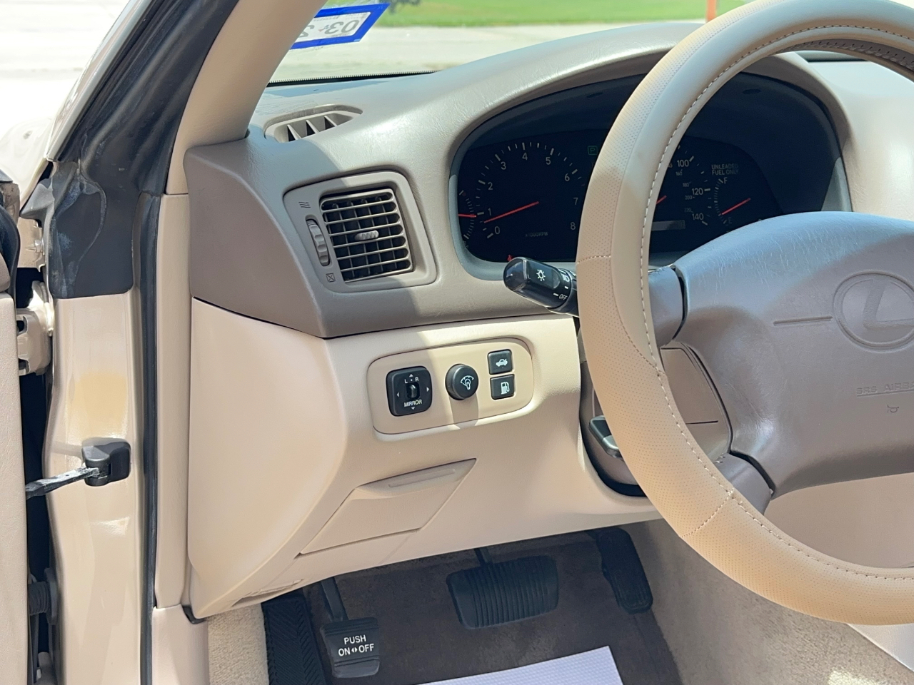Lexus ES 300 Base 1999