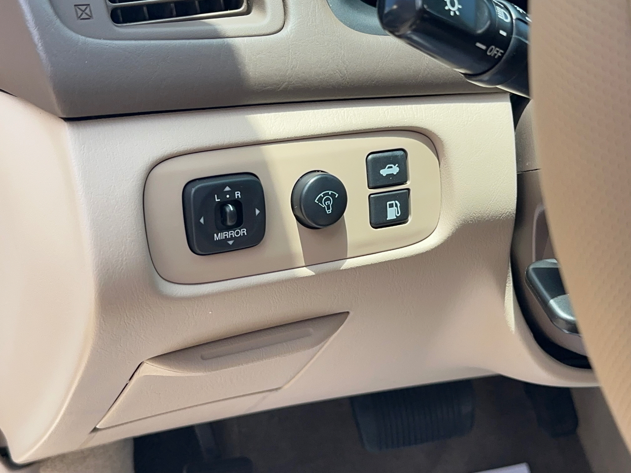 Lexus ES 300 Base 1999