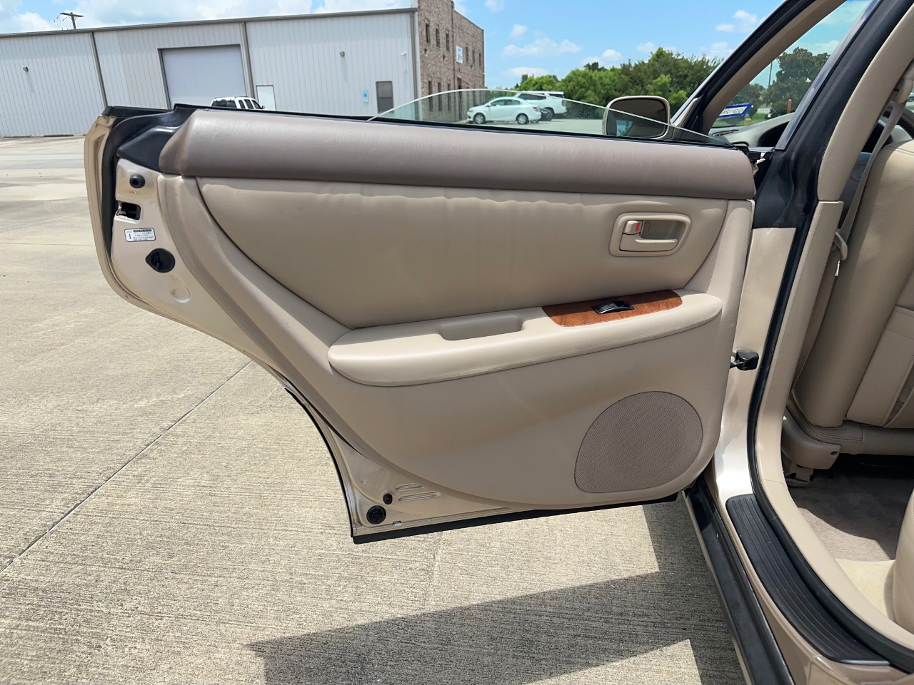 Lexus ES 300 Base 1999