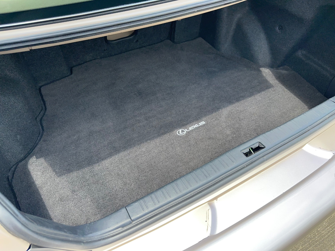 Lexus ES 300 Base 1999