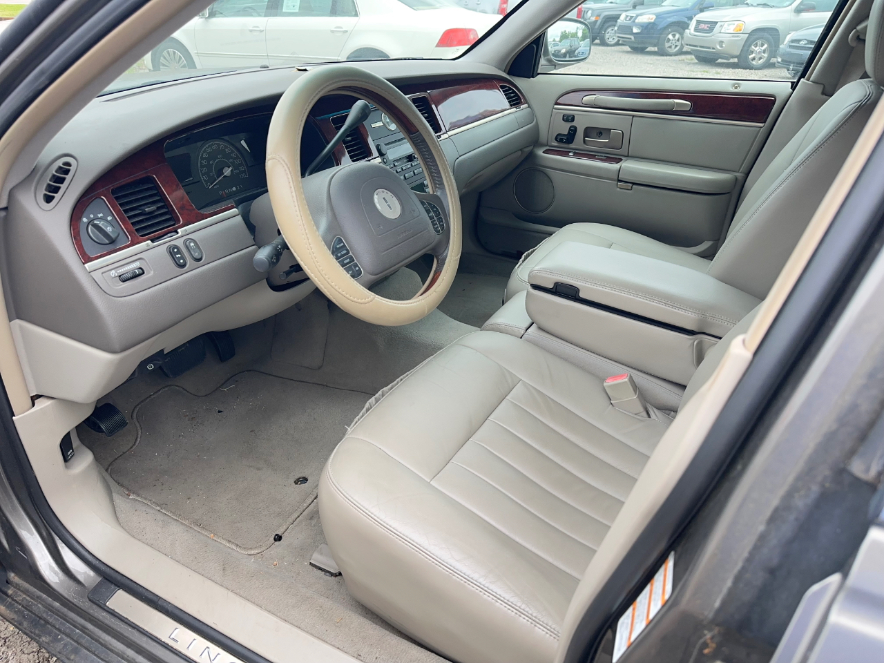 Lincoln Town Car Signature 2003